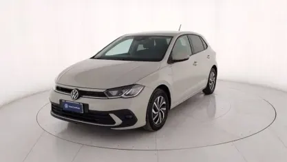 Usata VW Polo Life 95 CV (69 kW) 2023 Grigio metallizzato Utilitaria