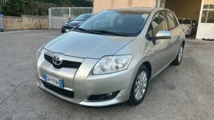 Usata Toyota Auris 126 CV (92 kW) 2009 Argento Utilitaria