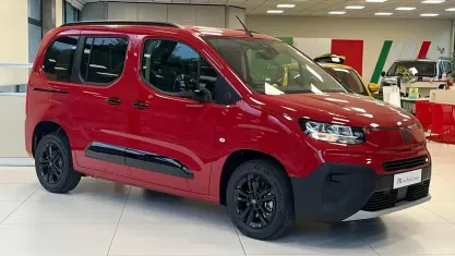 Nuova Fiat Qubo Trekking 2026 Rosso