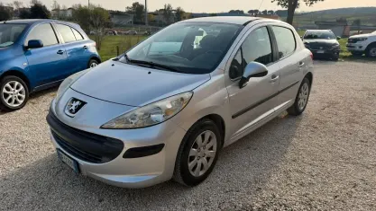 Usata Peugeot 207 73 CV (53 kW) 2007 Argento Berlina