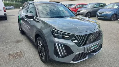 Usata 2023 Peugeot e-2008 GT SUV | 27.950 € (Buon prezzo)