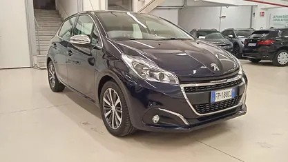 Begagnad Peugeot 208 Allure 82 HK (60 kW) 2018 Svart Halvkombi