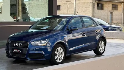 Blu Usata 2013 Audi A1 Ambition Tre volumi | 9300 € (Buon prezzo)