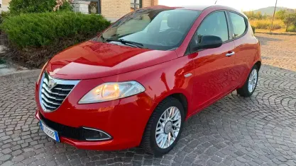 Usata Lancia Ypsilon Gold 69 CV (50 kW) 2013 Rosso Utilitaria