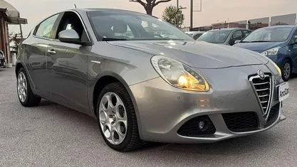 Grigio Usata 2010 Alfa Romeo Giulietta Distinctive Tre volumi | 5990 € (Ottimo prezzo)