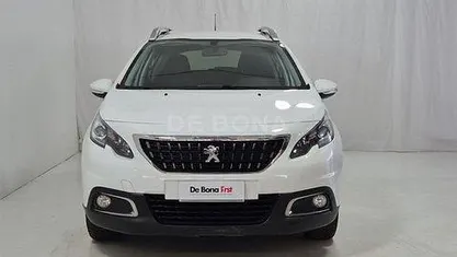 Usata Peugeot 2008 Style 102 CV (75 kW) 2019 Bianco SUV