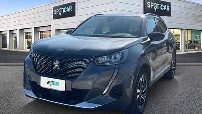Usata Peugeot 2008 Allure 110 CV (80 kW) 2022 Grigio platinum SUV
