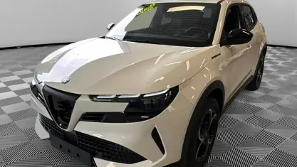 Nuova Alfa Romeo Junior Edizione Speciale 145 CV (106 kW) 2025 Bianco SUV