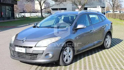 Usata Renault Mégane GrandTour Dynamique 110 CV (80 kW) 2010 Gray Station wagon