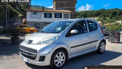 Usata Peugeot 107 68 CV (50 kW) 2011 Argento Utilitaria