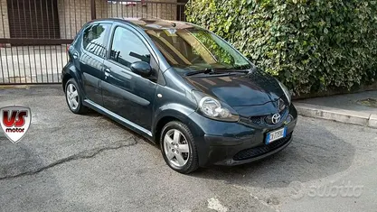 Usata Toyota Aygo 68 CV (50 kW) 2005 Grigio Utilitaria