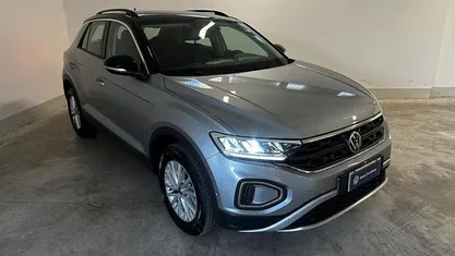 Grigio Usata 2024 VW T-Roc Life SUV | 29.400 € (Buon prezzo)