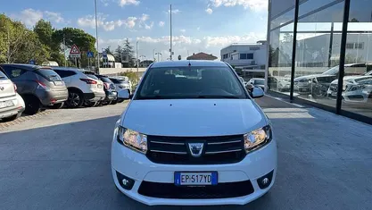 Bianco Usata 2013 Dacia Sandero Lauréate Due volumi | 8000 € (Cara)
