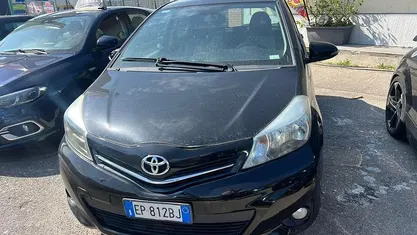 Usata Toyota Yaris 69 CV (50 kW) 2012 Nero Utilitaria