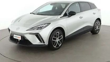 Begagnad MG MG4 EV Luxury 150 kW (204 HK) 2024 Silver Halvkombi