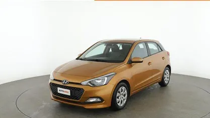 Arancio Usata 2015 Hyundai i20 Classic Tre volumi | 7699 € (Buon prezzo)