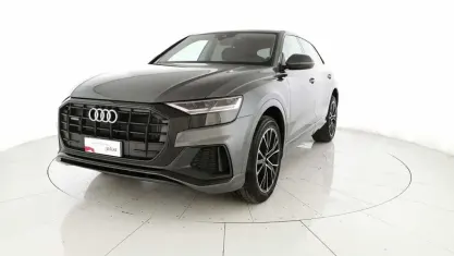 Usata Audi Q8 Ambiente 231 CV (169 kW) 2021 Grigio daytona perla SUV