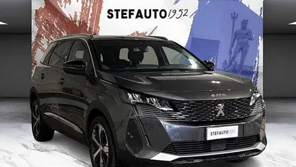 Usata Peugeot 5008 Allure 131 CV (96 kW) 2024 Gris platinum SUV