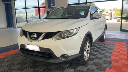 Bianco Usata 2014 Nissan Qashqai Acenta SUV | 10.800 € (Buon prezzo)