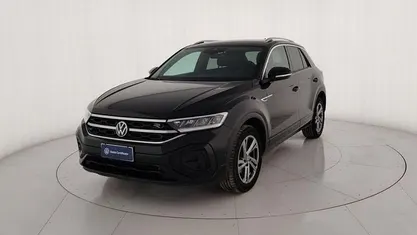 Nero metallizzato Usata 2023 VW T-Roc R-line SUV | 22.800 € (Buon prezzo)