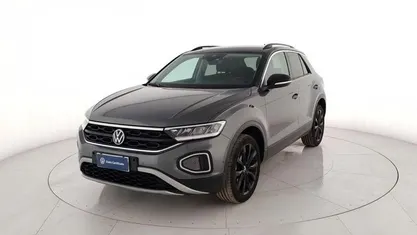 Usata VW T-Roc Sport 116 CV (85 kW) 2023 Grigio metallizzato SUV