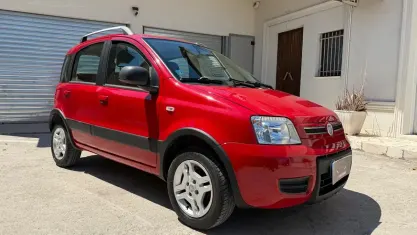 Usata Fiat Panda Climbing 60 CV (44 kW) 2010 Rosso Utilitaria