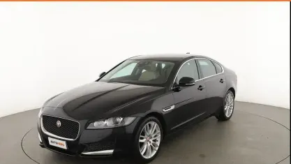 Usata Jaguar XF 163 CV (119 kW) 2019 Bluazzurro Berlina