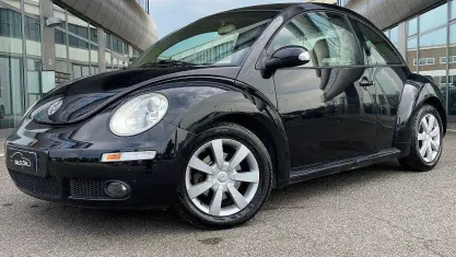 Usata VW New Beetle 105 CV (77 kW) 2007 Nero Utilitaria