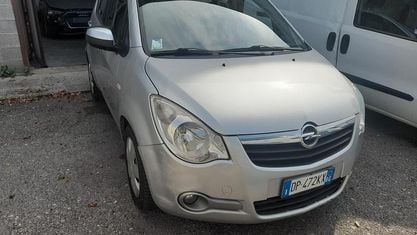 Usata Opel Agila Enjoy 65 CV (47 kW) 2008 Argento Utilitaria