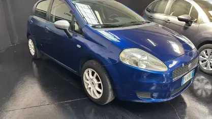 Usata Fiat Grande Punto Active 65 CV (47 kW) 2007 Bluazzurro Utilitaria