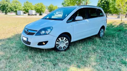 Usata Opel Zafira 150 CV (110 kW) 2013 Bianco Monovolume