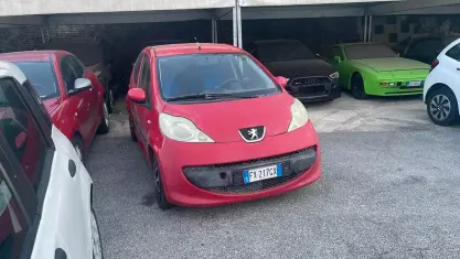 Usata Peugeot 107 68 CV (50 kW) 2008 Rosso Utilitaria