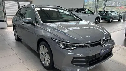 Usata VW Golf VIII Life 150 CV (110 kW) 2024 Moonstone grey Station wagon