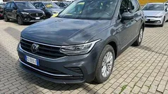 Grigio scuro Usata 2023 VW Tiguan Life SUV | 32.990 € (Buon prezzo)