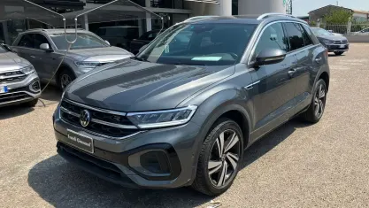 Usata VW T-Roc R-line 150 CV (110 kW) 2023 Indium grey metallizzato SUV