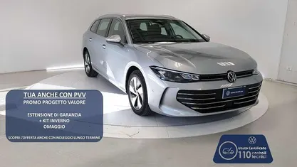 Argento Usata 2024 VW Passat Business Station wagon | 34.300 € (Molto cara)