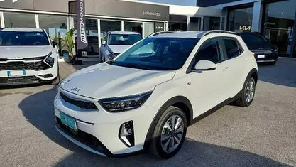 Bianco Usata 2022 Kia Stonic Style SUV | 14.900 € (Buon prezzo)
