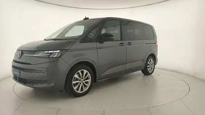 Usata VW Multivan Life 150 CV (110 kW) 2025 Grigio indium metallizzato Furgone