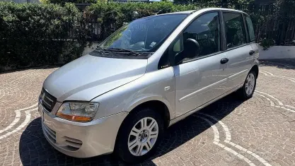 Usata Fiat Multipla Dynamic 103 CV (75 kW) 2005 Grigio Monovolume