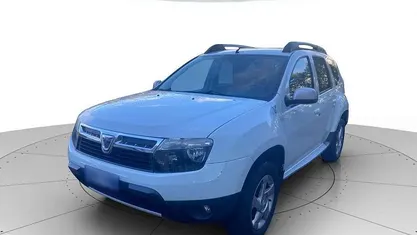 Bianco Usata 2012 Dacia Duster Lauréate SUV | 7900 € (Buon prezzo)