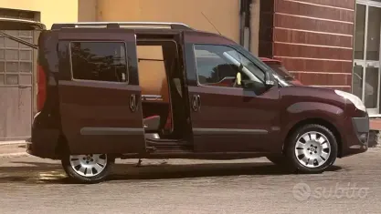 Usata Fiat Doblò Active 105 CV (77 kW) 2011 Marrone Monovolume