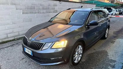 Usata Skoda Octavia G-TEC Executive 110 CV (80 kW) 2018 Grigio Station wagon