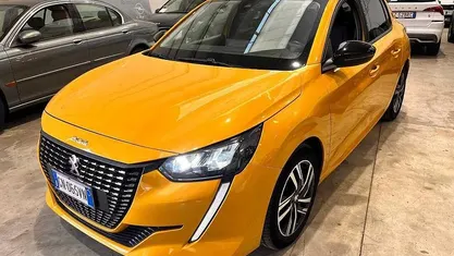 Usata Peugeot 208 Allure 101 CV (74 kW) 2023 Giallo Utilitaria
