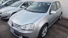 Argento Usata 2007 VW Golf V Comfortline Tre volumi | 3900 € (Buon prezzo)