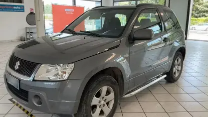 Usata Suzuki Grand Vitara Club 106 CV (77 kW) 2007 Grigio SUV