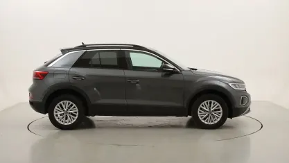 Usata VW T-Roc Life 110 CV (80 kW) 2022 Grigiogrigio SUV
