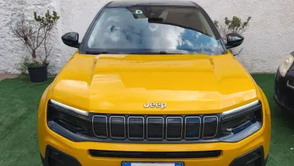 Usata Jeep Avenger 61 kW (84 CV) 2023 Oro SUV