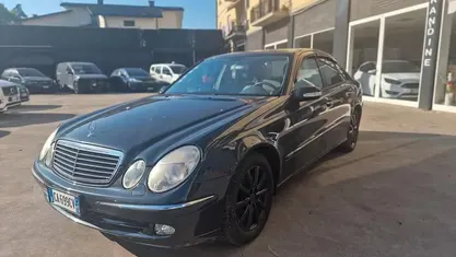 Usata Mercedes E270 Avantgarde 177 CV (130 kW) 2002 Blu Berlina