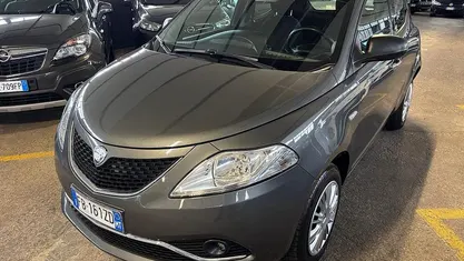 Grigio Usata 2016 Lancia Ypsilon Due volumi | 6900 € (Buon prezzo)