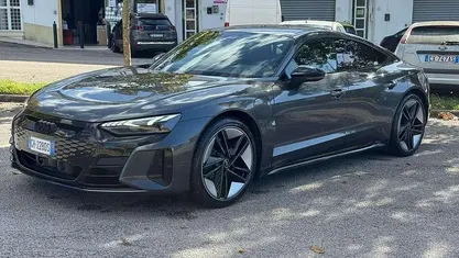 Usata 2021 Audi e-tron GT quattro Ambiente Tre volumi | 57.900 € (Buon prezzo)